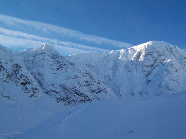 Summer and winter hillwalking days in the Creag Meagaidh range